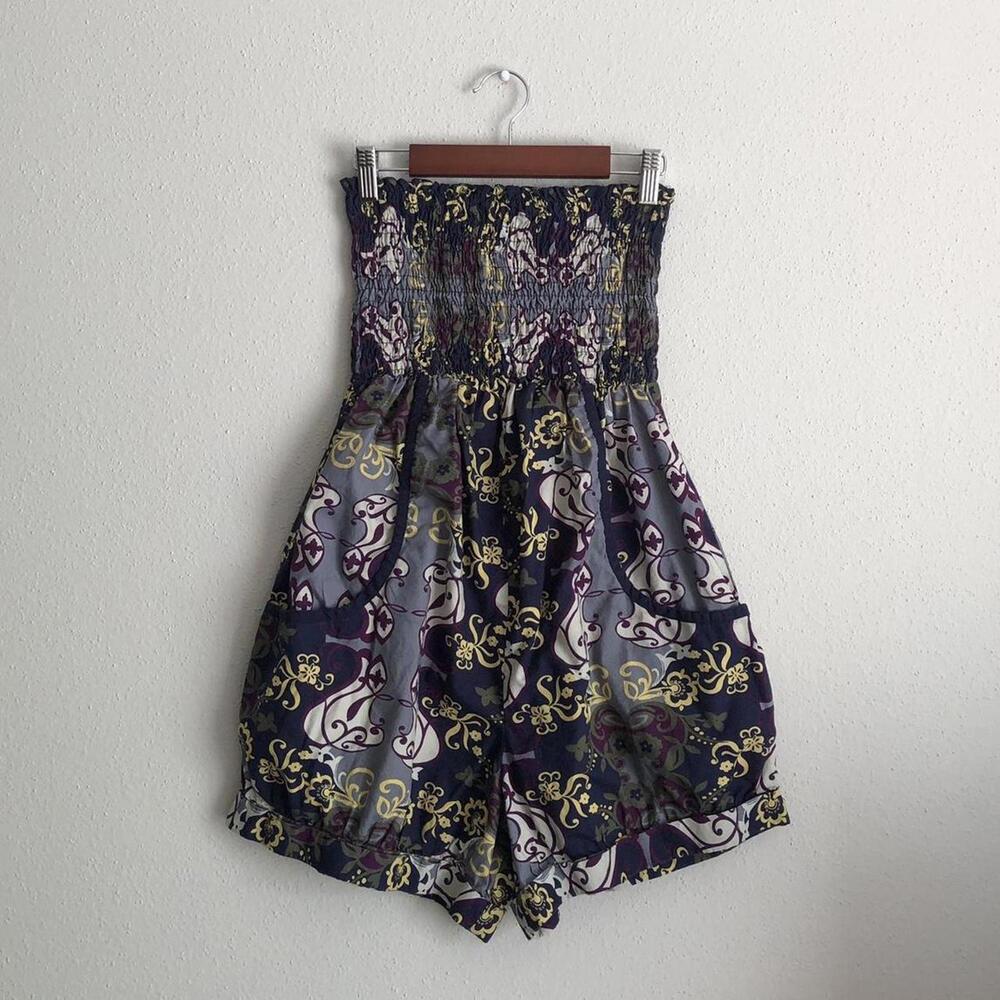 ✨SOLD✨ Xhilaration Small Paisley Smocked Strapless Romper